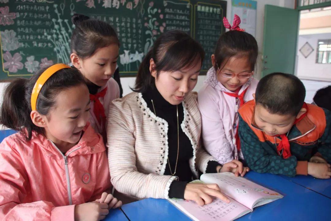 2019最美  印琼：让学生因我的存在而幸福！2.jpg